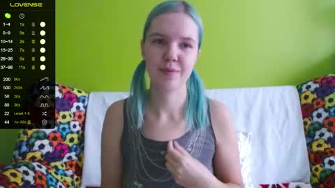 Snapshot of ultra_meow chatting on 01-19-25, 12:06 Roxy online show from 01-19-25, 12:06