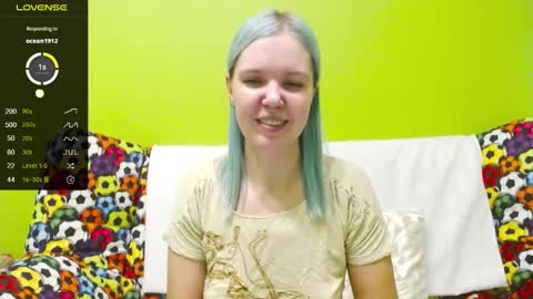 Snapshot of ultra_meow chatting on 01-22-25, 11:43 Roxy online show from 01-22-25, 11:43