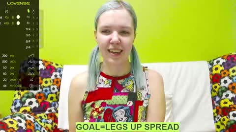 Snapshot of ultra_meow chatting on 01-26-25, 12:05 Roxy online show from 01-26-25, 12:05