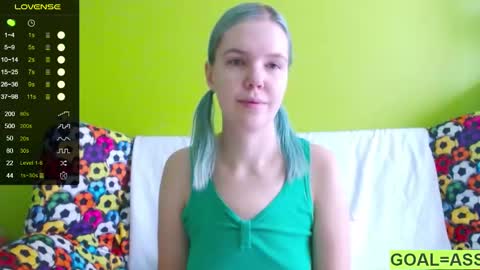 Snapshot of ultra_meow chatting on 01-27-25, 10:38 Roxy online show from 01-27-25, 10:38