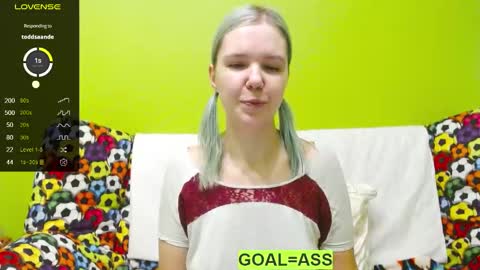 Snapshot of ultra_meow chatting on 02-07-25, 12:09 Roxy online show from 02-07-25, 12:09