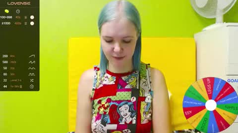 Snapshot of ultra_meow chatting on 10-20-25, 07:36 Roxy online show from 10-20-25, 07:36