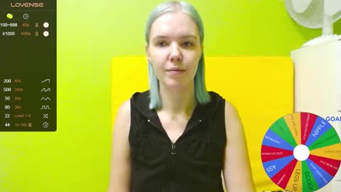 Snapshot of ultra_meow chatting on 10-24-25, 02:46 Roxy online show from 10-24-25, 02:46