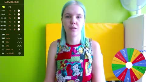 Snapshot of ultra_meow chatting on 10-28-25, 09:35 Roxy online show from 10-28-25, 09:35