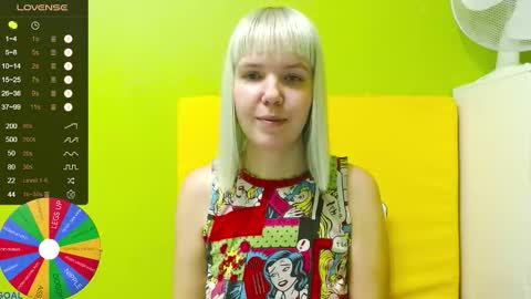 Snapshot of ultra_meow chatting on 11-17-25, 12:38 Roxy online show from 11-17-25, 12:38