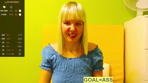 Snapshot of ultra_meow chatting on 12-18-25, 12:49 Roxy online show from 12-18-25, 12:49