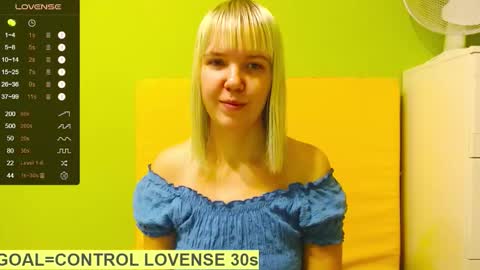 Snapshot of ultra_meow chatting on 12-18-25, 12:55 Roxy online show from 12-18-25, 12:55