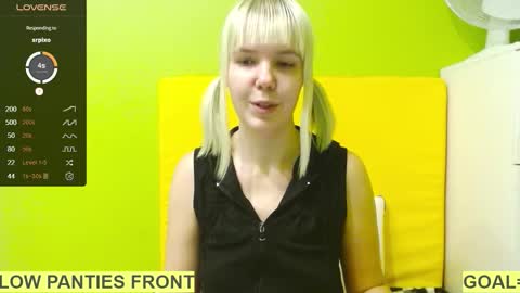 Snapshot of ultra_meow chatting on 12-19-25, 11:34 Roxy online show from 12-19-25, 11:34