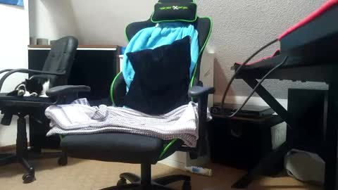 Snapshot of ultraunique chatting on 01-10-25, 07:35 Mr. Mrs. Smith online show from 01-10-25, 07:35