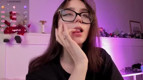 Snapshot of una_medisson chatting on 12-19-24, 03:19 Una online show from 12-19-24, 03:19