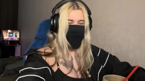 Snapshot of unaxyling chatting on 02-20-26, 01:57 unaxyling online show from 02-20-26, 01:57