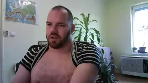 Snapshot of uncut_strong chatting on 02-01-25, 09:43 Uncut Strong online show from 02-01-25, 09:43