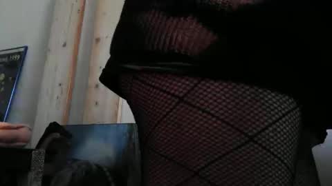 Snapshot of uncutlover1000 chatting on 11-16-25, 11:05 patricia online show from 11-16-25, 11:05