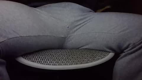 Under the desk online show from 12-20-25, 03:52