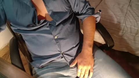 Snapshot of under_thedesk chatting on 09-24-25, 07:39 Giov online show from 09-24-25, 07:39