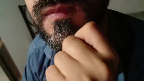 Snapshot of under_thedesk chatting on 09-25-25, 07:50 Giov online show from 09-25-25, 07:50