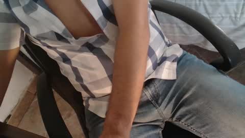 Snapshot of under_thedesk chatting on 09-28-25, 09:14 Giov online show from 09-28-25, 09:14