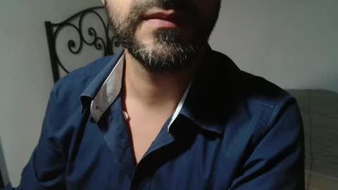 Snapshot of under_thedesk chatting on 10-11-25, 04:38 Giov online show from 10-11-25, 04:38