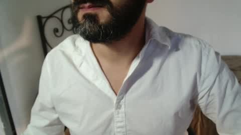 Snapshot of under_thedesk chatting on 12-17-25, 10:21 Giov online show from 12-17-25, 10:21