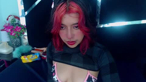 Snapshot of underbaby_ chatting on 12-17-24, 08:21 UnderBaby online show from 12-17-24, 08:21