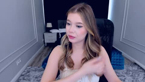 Snapshot of unforgettablalice chatting on 01-28-25, 11:38 Alice online show from 01-28-25, 11:38