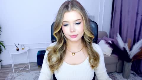 Snapshot of unforgettablalice chatting on 02-07-25, 07:49 Alice online show from 02-07-25, 07:49