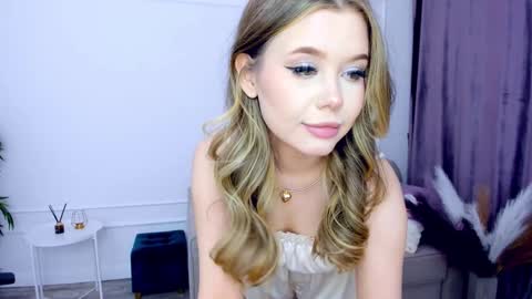 Snapshot of unforgettablalice chatting on 02-07-25, 10:52 Alice online show from 02-07-25, 10:52