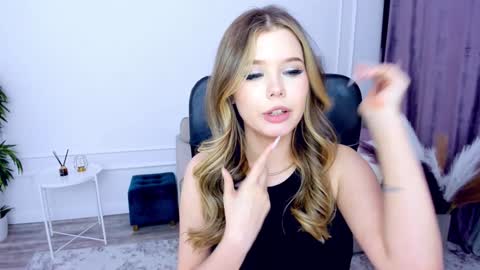 Snapshot of unforgettablalice chatting on 02-08-25, 01:54 Alice online show from 02-08-25, 01:54