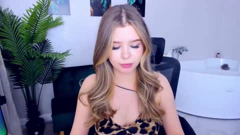 Snapshot of unforgettablalice chatting on 02-11-25, 05:50 Alice online show from 02-11-25, 05:50