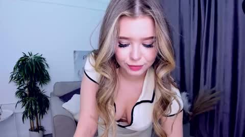 Snapshot of unforgettablalice chatting on 02-13-25, 10:54 Alice online show from 02-13-25, 10:54