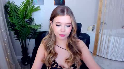 Snapshot of unforgettablalice chatting on 02-15-25, 02:44 Alice online show from 02-15-25, 02:44