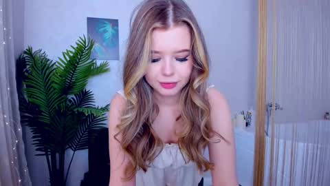 Snapshot of unforgettablalice chatting on 02-15-25, 05:50 Alice online show from 02-15-25, 05:50