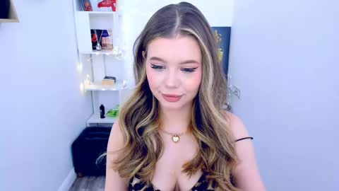 Snapshot of unforgettablalice chatting on 02-28-25, 11:36 Alice online show from 02-28-25, 11:36