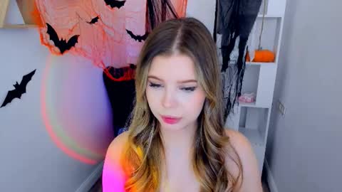 Snapshot of unforgettablalice chatting on 10-19-25, 11:33 Alice online show from 10-19-25, 11:33