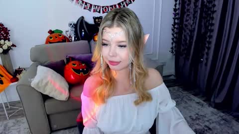 Snapshot of unforgettablalice chatting on 10-31-25, 05:58 Alice online show from 10-31-25, 05:58