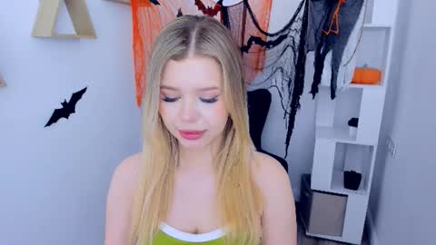 Snapshot of unforgettablalice chatting on 11-02-25, 11:34 Alice online show from 11-02-25, 11:34