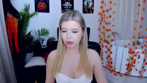 Snapshot of unforgettablalice chatting on 11-04-25, 12:37 Alice online show from 11-04-25, 12:37