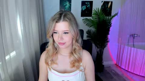 Snapshot of unforgettablalice chatting on 05-25-26, 03:56 Alice online show from 05-25-26, 03:56
