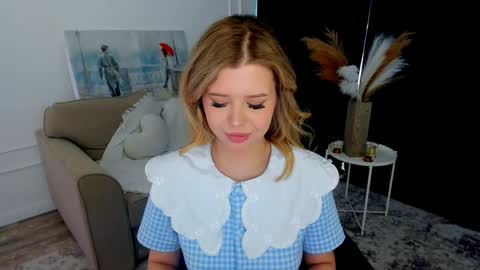 Snapshot of unforgettablalice chatting on 05-27-26, 04:31 Alice online show from 05-27-26, 04:31