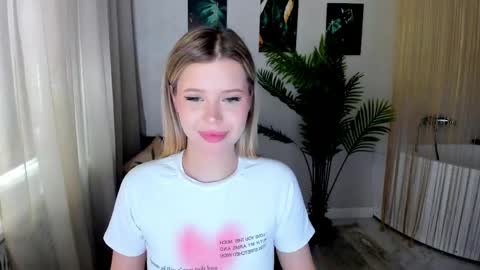 Snapshot of unforgettablalice chatting on 06-04-26, 04:07 Alice online show from 06-04-26, 04:07