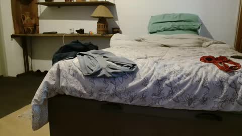 Snapshot of ungcouple21 chatting on 09-20-25, 04:08 ungcouple21 online show from 09-20-25, 04:08