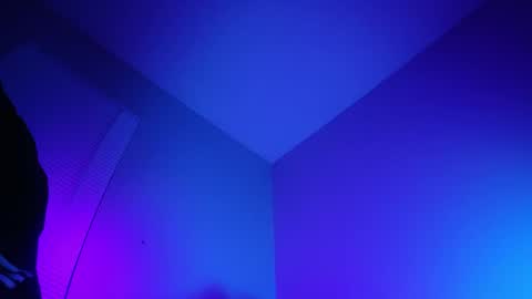 Snapshot of uniballboy chatting on 02-12-26, 07:03 Uni Ball online show from 02-12-26, 07:03