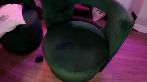 Snapshot of uniballboy chatting on 02-26-26, 04:39 Uni Ball online show from 02-26-26, 04:39