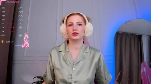 Snapshot of unicent chatting on 12-04-24, 02:26 Call me Mira thumbs up its make me happy online show from 12-04-24, 02:26