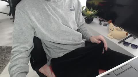 uniqueboy22 online show from 05-13-26, 10:01