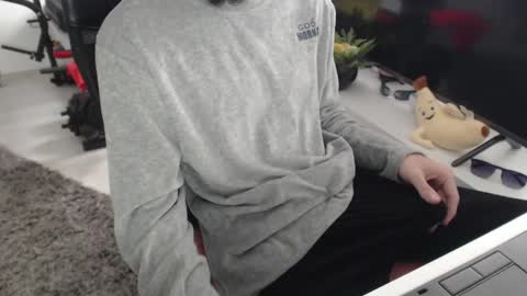 uniqueboy22 online show from 05-14-26, 10:00