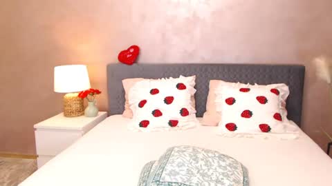 Snapshot of uniquemissy chatting on 07-14-26, 10:21 Andreea online show from 07-14-26, 10:21