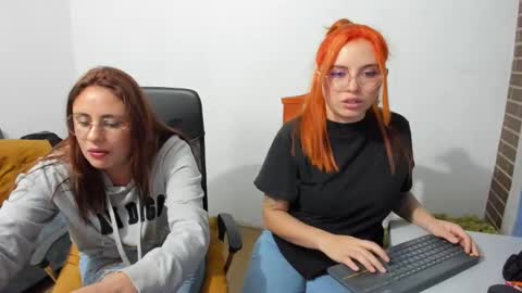 Kary and jhoa online show from 03-09-25, 01:04