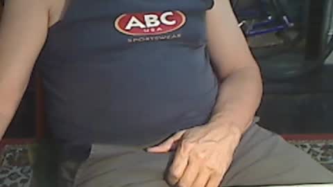 Snapshot of updownunder chatting on 02-05-25, 06:56 Freddie online show from 02-05-25, 06:56