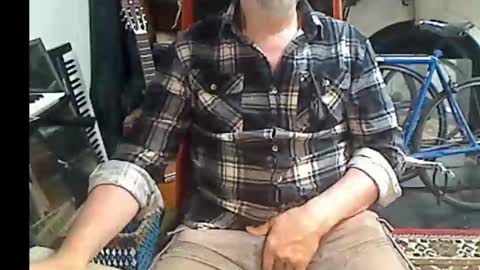 Snapshot of updownunder chatting on 09-29-25, 01:22 Freddie online show from 09-29-25, 01:22